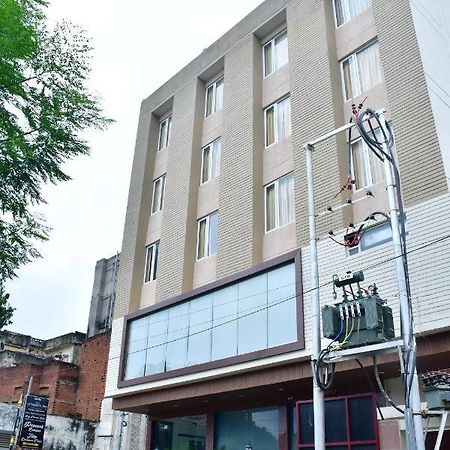 Hotel Yatharth Inn Varanasi Exterior photo