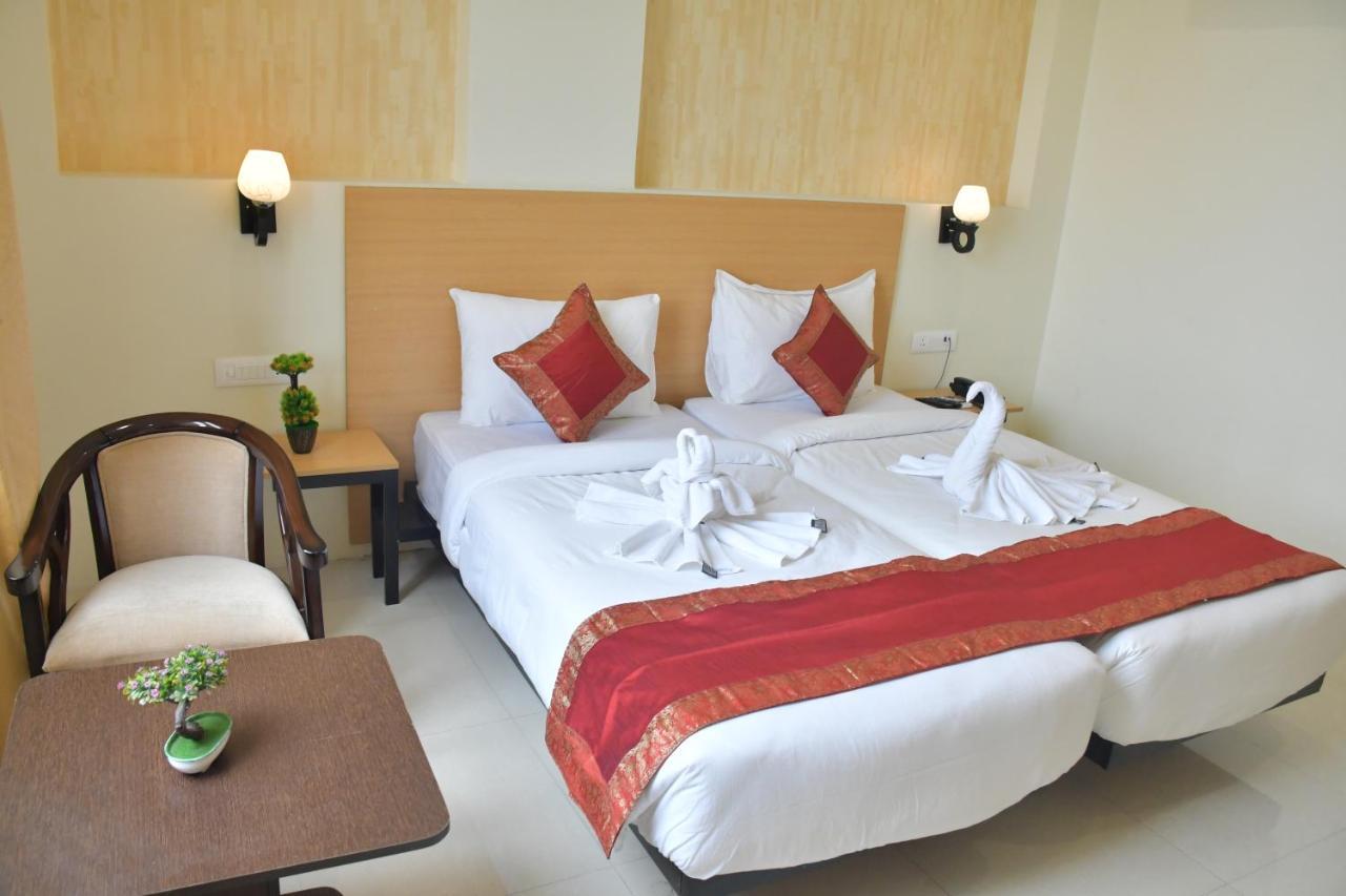 Hotel Yatharth Inn Varanasi Exterior photo