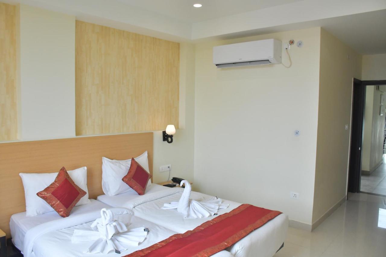 Hotel Yatharth Inn Varanasi Exterior photo