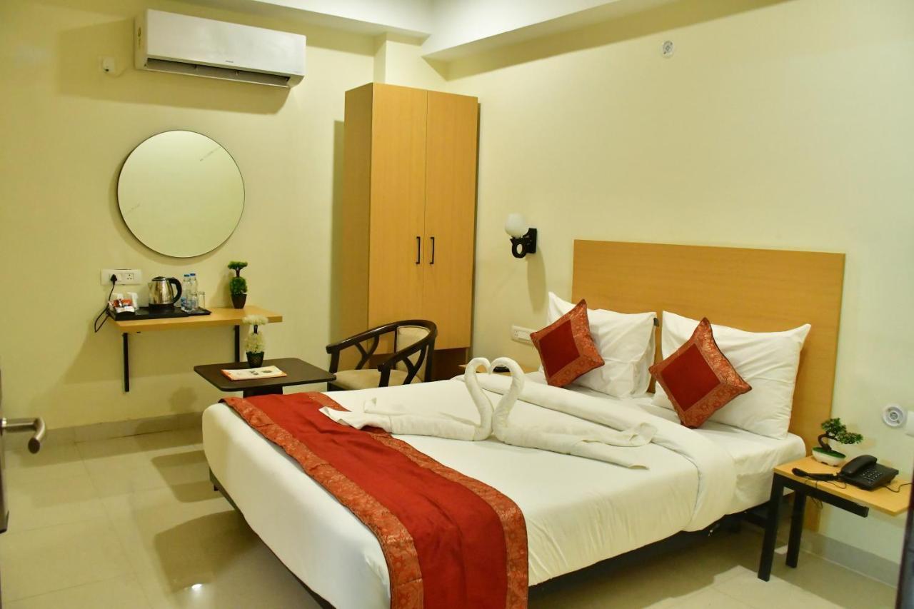 Hotel Yatharth Inn Varanasi Exterior photo