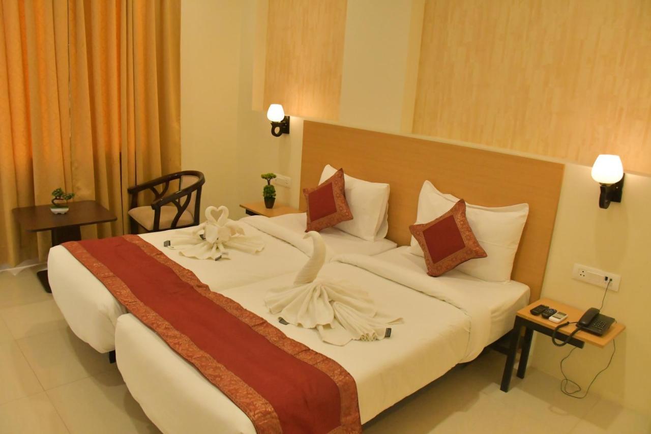 Hotel Yatharth Inn Varanasi Exterior photo