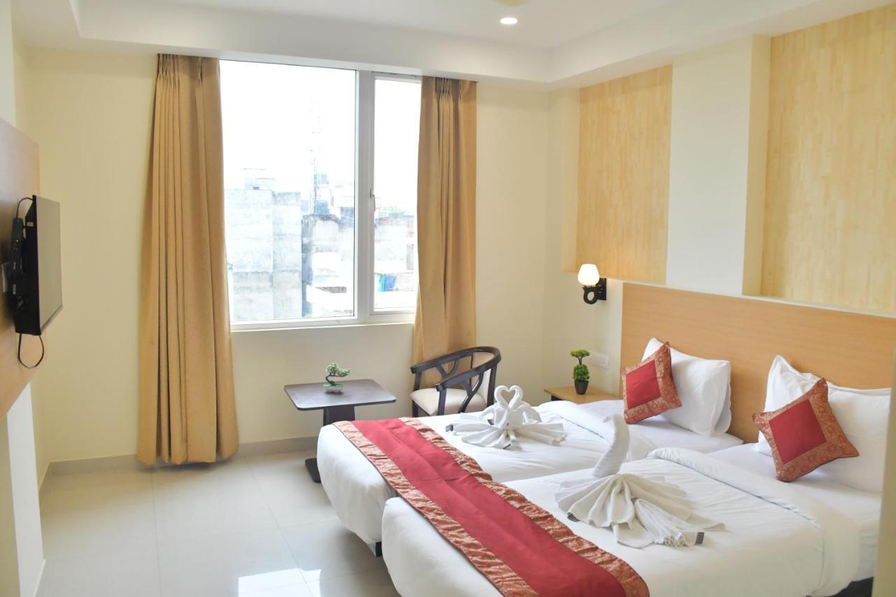 Hotel Yatharth Inn Varanasi Exterior photo