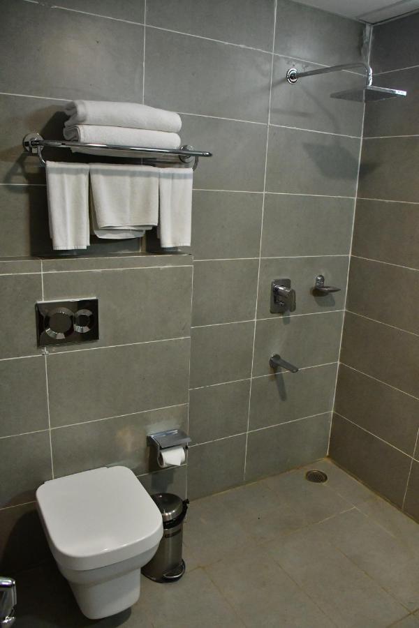 Hotel Yatharth Inn Varanasi Exterior photo