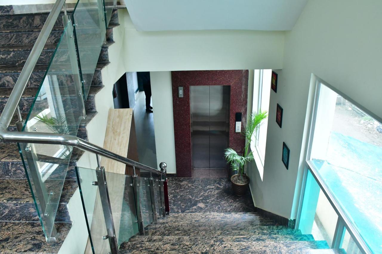 Hotel Yatharth Inn Varanasi Exterior photo