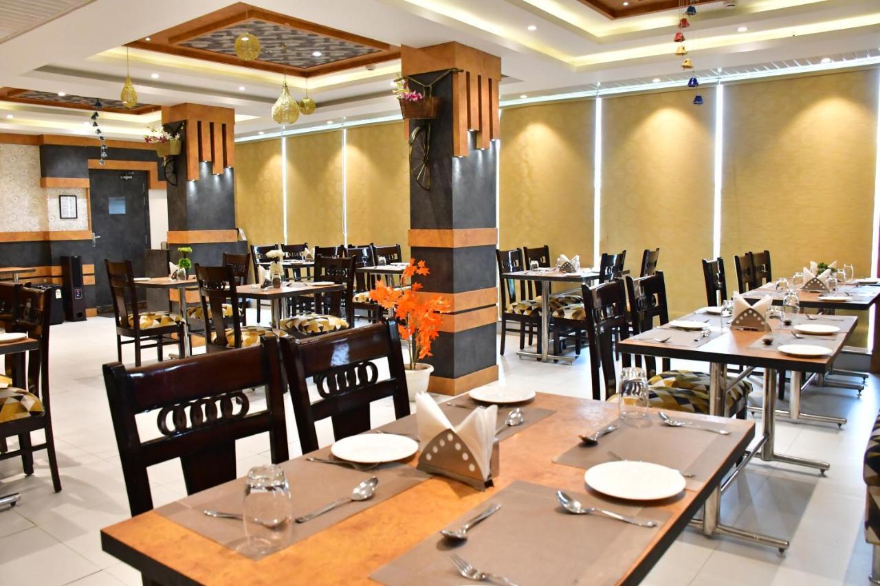 Hotel Yatharth Inn Varanasi Exterior photo