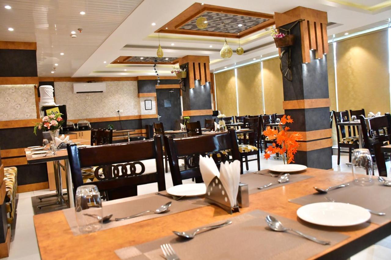 Hotel Yatharth Inn Varanasi Exterior photo