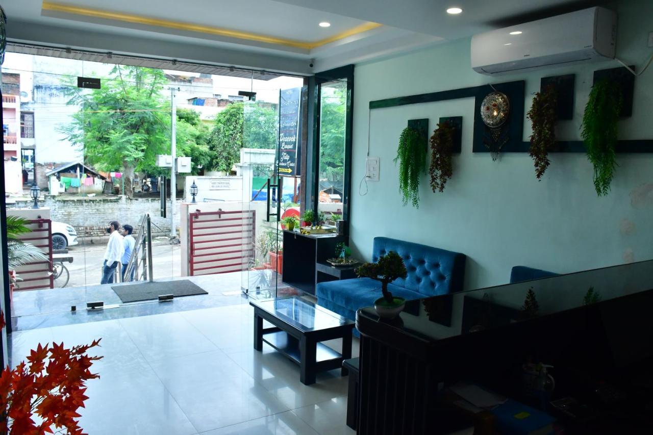 Hotel Yatharth Inn Varanasi Exterior photo