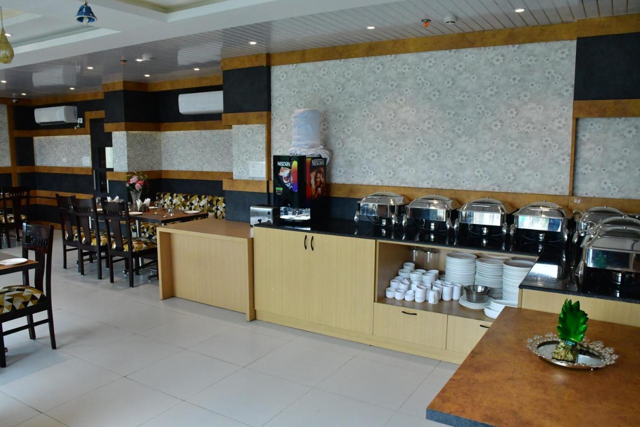 Hotel Yatharth Inn Varanasi Exterior photo