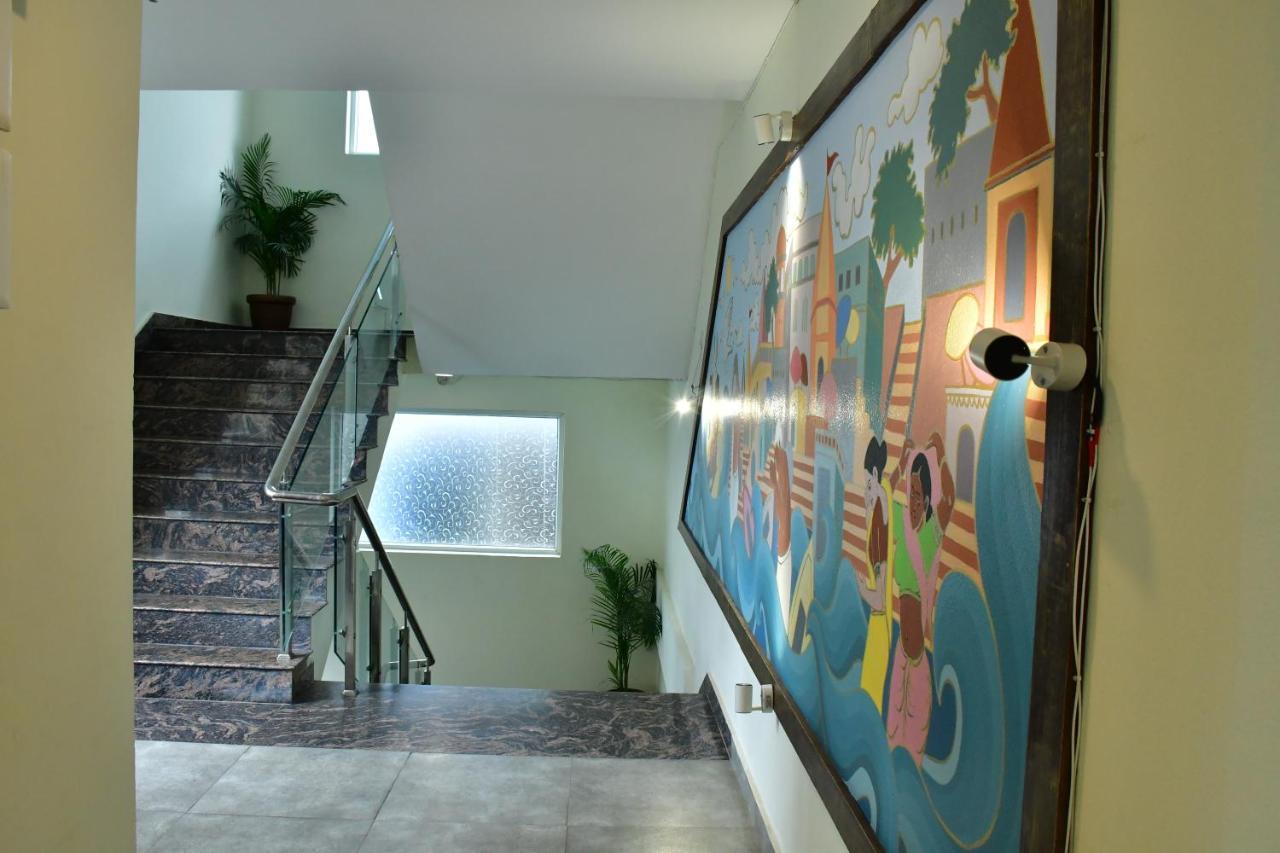 Hotel Yatharth Inn Varanasi Exterior photo