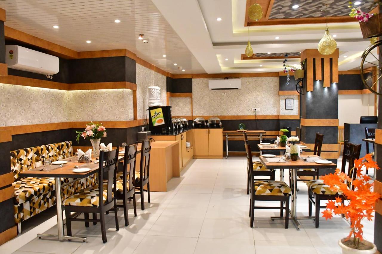 Hotel Yatharth Inn Varanasi Exterior photo