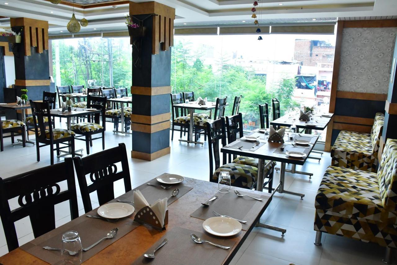 Hotel Yatharth Inn Varanasi Exterior photo