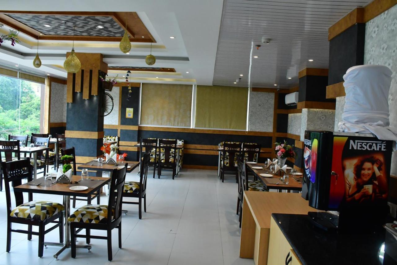Hotel Yatharth Inn Varanasi Exterior photo