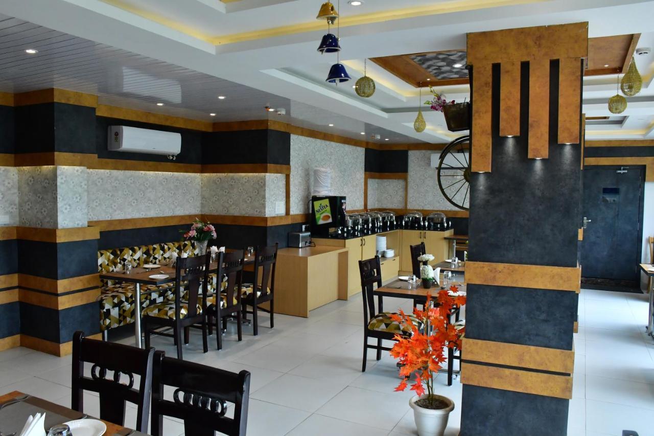 Hotel Yatharth Inn Varanasi Exterior photo