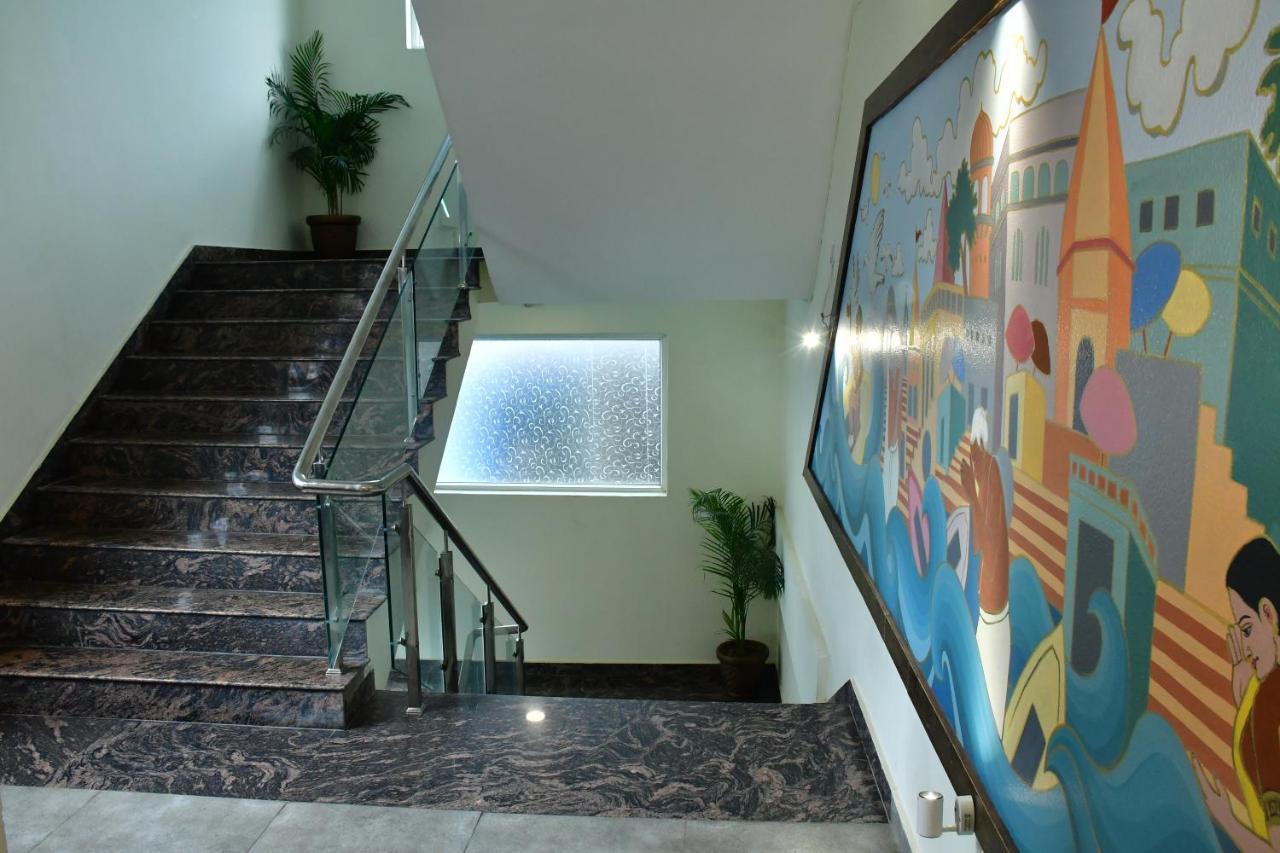 Hotel Yatharth Inn Varanasi Exterior photo